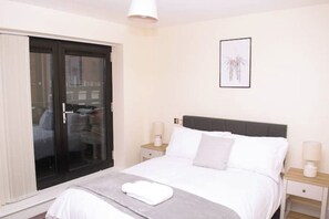 2 habitaciones, tabla de planchar con plancha y wifi gratis 