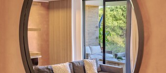 Modern 3BR , Coral Point, Pool & Nature Stay