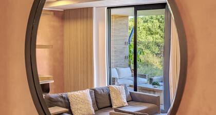 Modern 3BR , Coral Point, Pool & Nature Stay