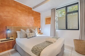 3 عدّة غرف نوم ومكواة/لوح كي وواي فاي مجانًا وملاءات أسرّة