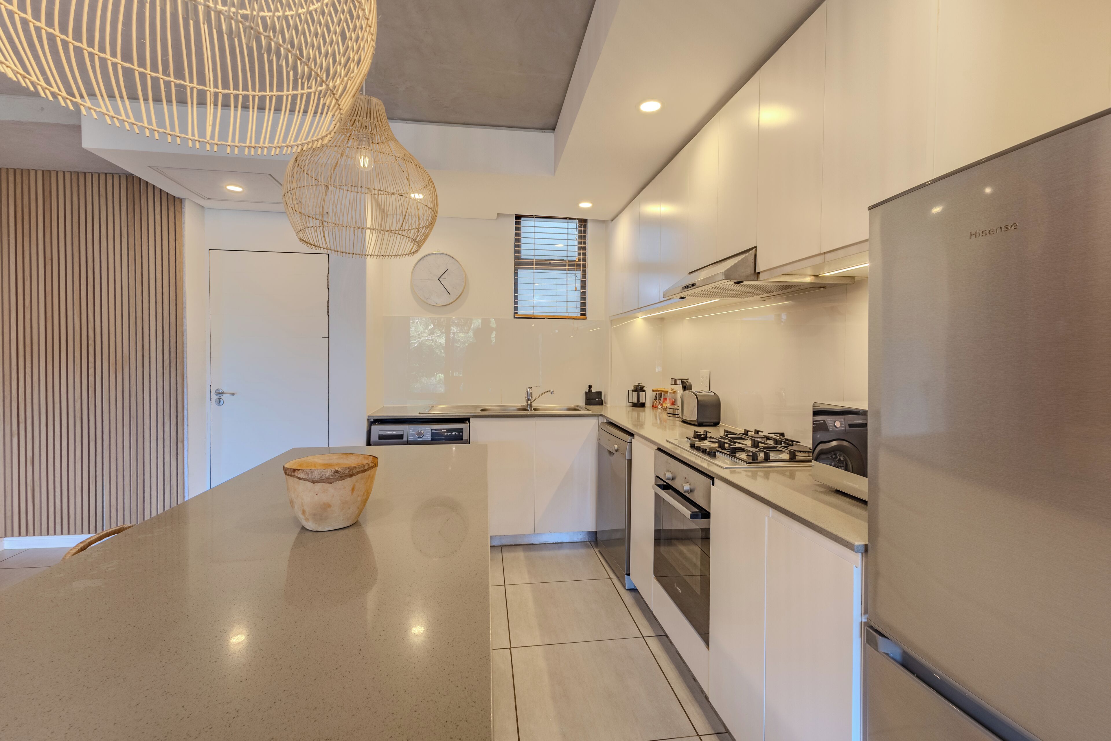 ثلاجة، ميكروويف، فرن، موقد طهي مسطح