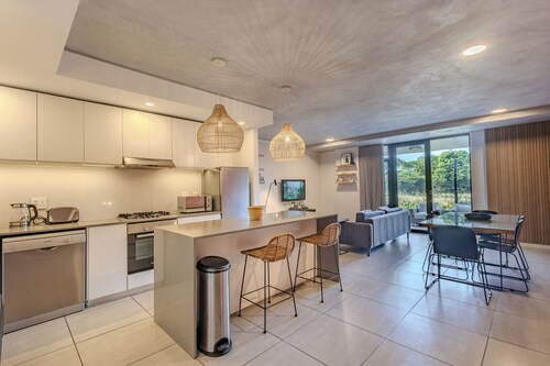 Modern 3BR , Coral Point, Pool & Nature Stay