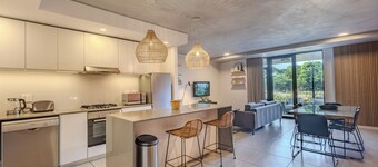 Modern 3BR , Coral Point, Pool & Nature Stay