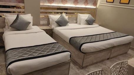 Escritorio y wifi gratis . HOTEL VINTTAGE PARK