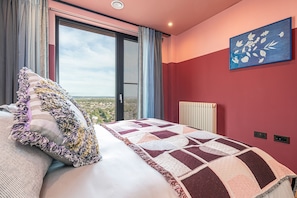 1 chambre, fer et planche à repasser, draps fournis
