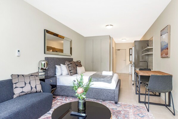 1 bedroom, in-room safe, iron/ironing board, WiFi