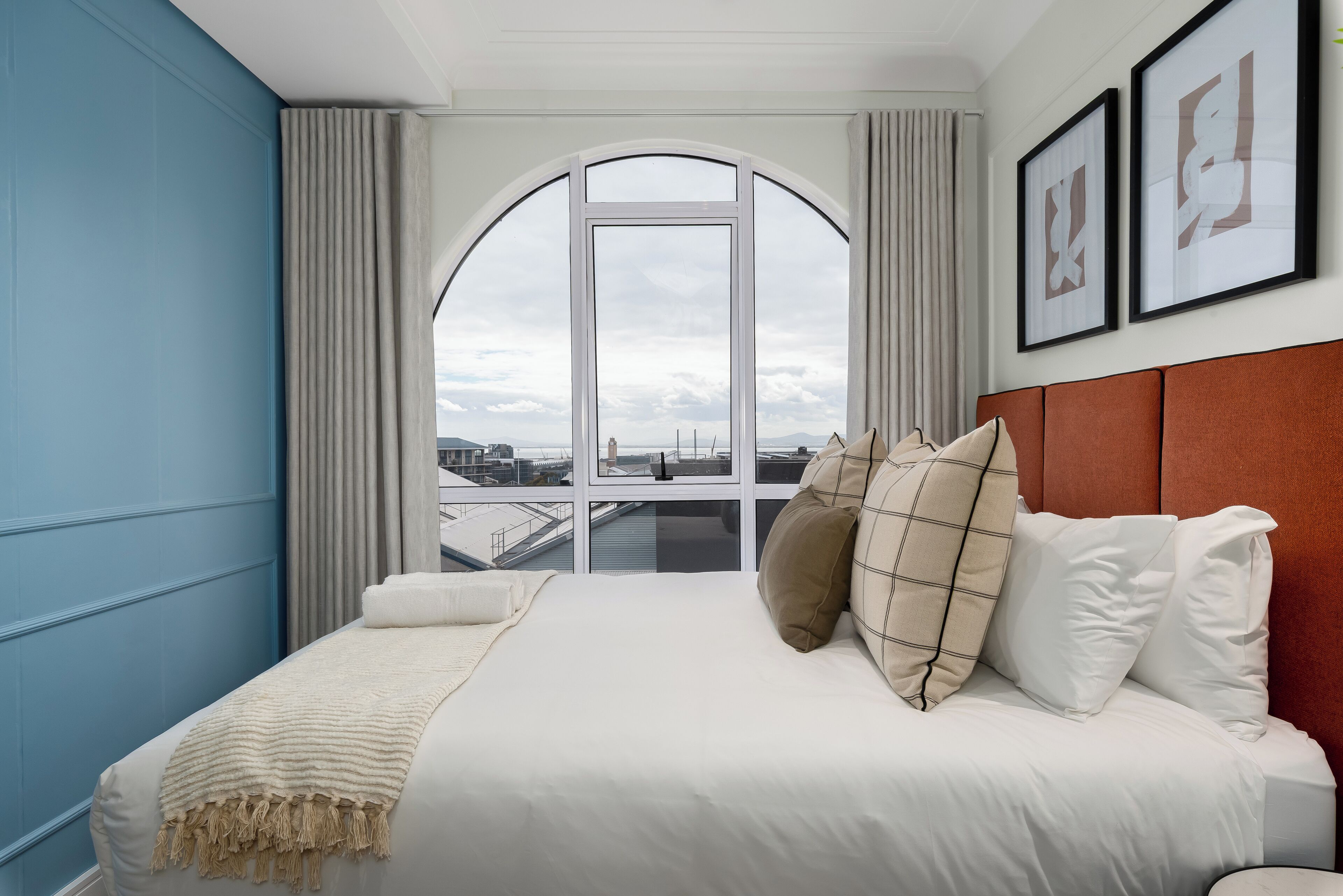 1 غرفة نوم وخزنة داخل الغرفة ومكواة/لوح كي وواي فاي