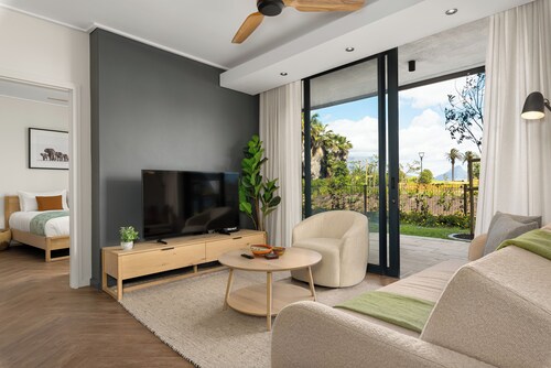 Century City Luxury | Garden and Table Mountain View
