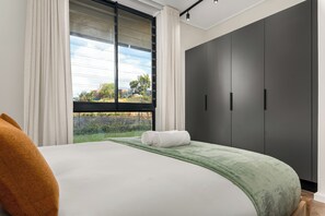2 Schlafzimmer, Zimmersafe, Bügeleisen/Bügelbrett, WLAN