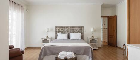 2 bedrooms, iron/ironing board, free WiFi, bed sheets