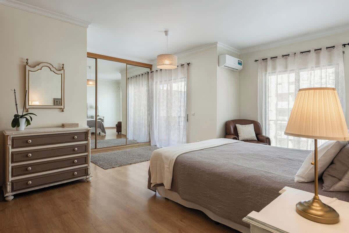 2 habitaciones, tabla de planchar con plancha y wifi gratis 