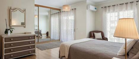 2 dormitoris, planxa i posts de planxar, wifi gratuïta i roba de llit