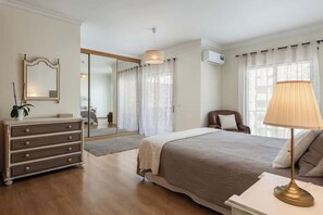 2 bedrooms, iron/ironing board, free WiFi, bed sheets - Two Brothers Home 1: Terraço, Vista Mar e Centro (Faro)