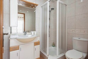 Shower, hair dryer, shampoo - Two Brothers Home 1: Terraço, Vista Mar e Centro (Faro)