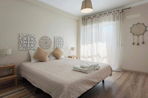 3 bedrooms, iron/ironing board, WiFi, bed sheets