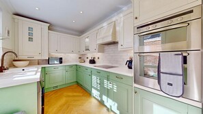 Private kitchen - Beautifully Restored 3 bed Semi Detached Victorian House With Garden (Royal Tunbridge Wells)