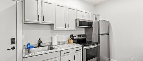 Refrigerador, microondas, horno, placa de cocina