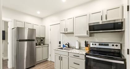 First Floor Two Bed Apartment Downtown