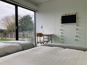 2 bedrooms, iron/ironing board, travel cot, free WiFi