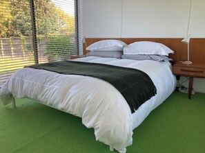 2 slaapkamers, een strijkplank/strijkijzer, reisbedje, gratis wifi