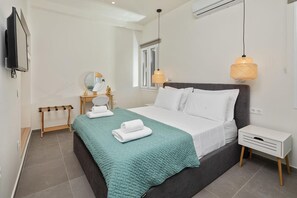 4 bedrooms, iron/ironing board, WiFi, bed sheets - Villa 'Aggelle' with Private Terrace, Wi-Fi and Air Conditioning (Potamós)