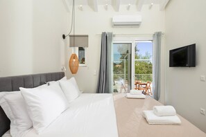 4 bedrooms, iron/ironing board, WiFi, bed sheets - Villa 'Aggelle' with Private Terrace, Wi-Fi and Air Conditioning (Potamós)