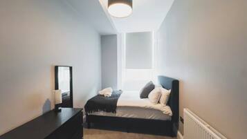 2 bedrooms, iron/ironing board, WiFi