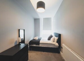 2 bedrooms, iron/ironing board, WiFi