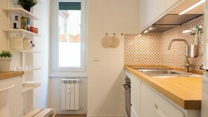 Apartment | Private kitchen | Microwave, dishwasher - Rental in Rome Annietta Apartment (Rome)
