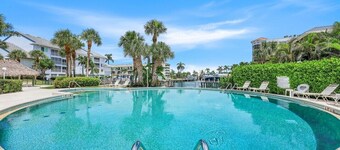 Immaculate Marco Island Condo – Walk to Beach, Skyline Views, Pool & Balcony