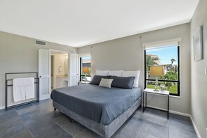 2 soverom, strykejern/-brett, wi-fi og sengetøy