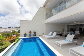 Outdoor pool, sun loungers