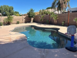 Utendørsbasseng