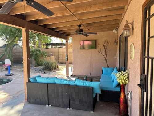 3-bedroom 2 full bathroom home in a quiet neighborhood with plenty of amenities 