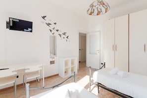 2 Schlafzimmer, Bügeleisen/Bügelbrett
