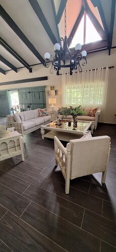 ​Villa Janet: Un Hogar Familiar Único y Acogedor.