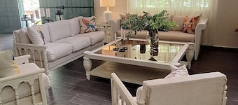 Villa Janet: Un Hogar Familiar Único y Acogedor.