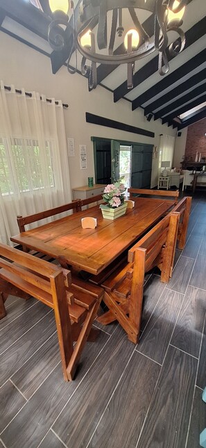 Dining - ​Villa Janet: Un Hogar Familiar Único y Acogedor. (Constanza)