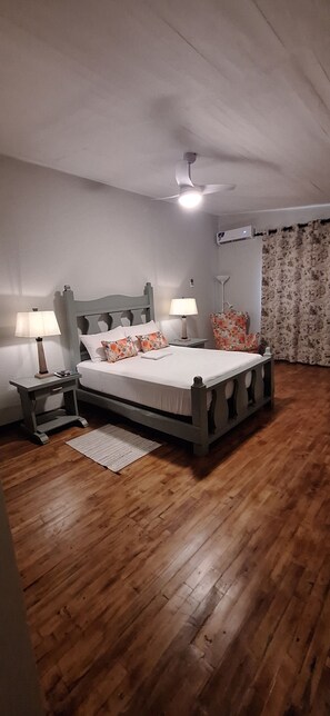 3 chambres, fer et planche à repasser, accès Internet, draps fournis