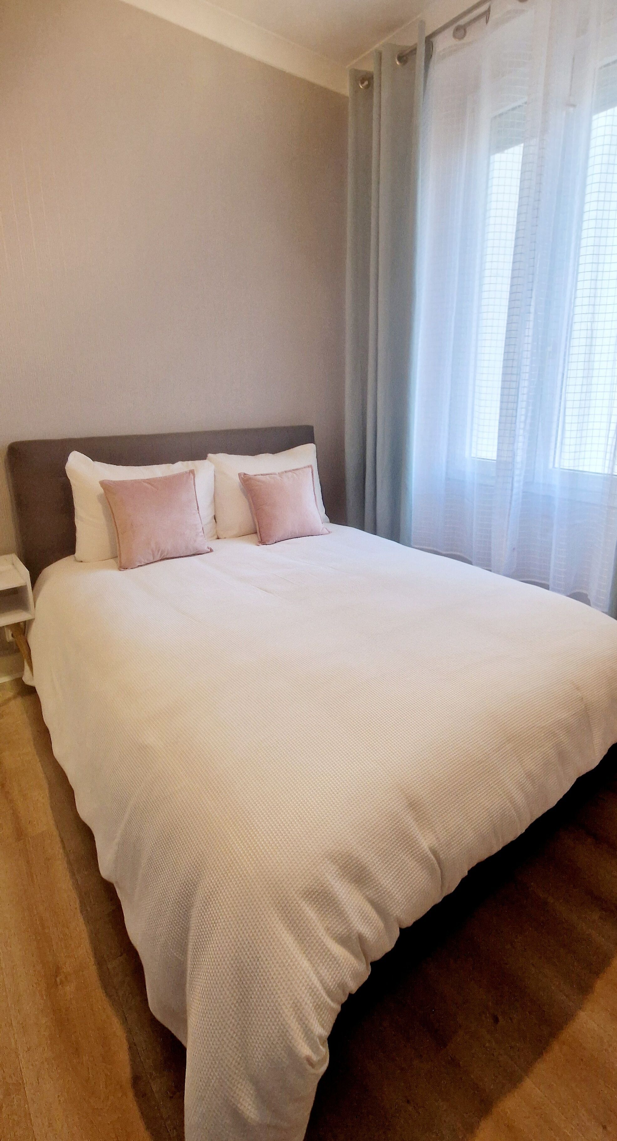 3 bedrooms, desk, iron/ironing board, WiFi