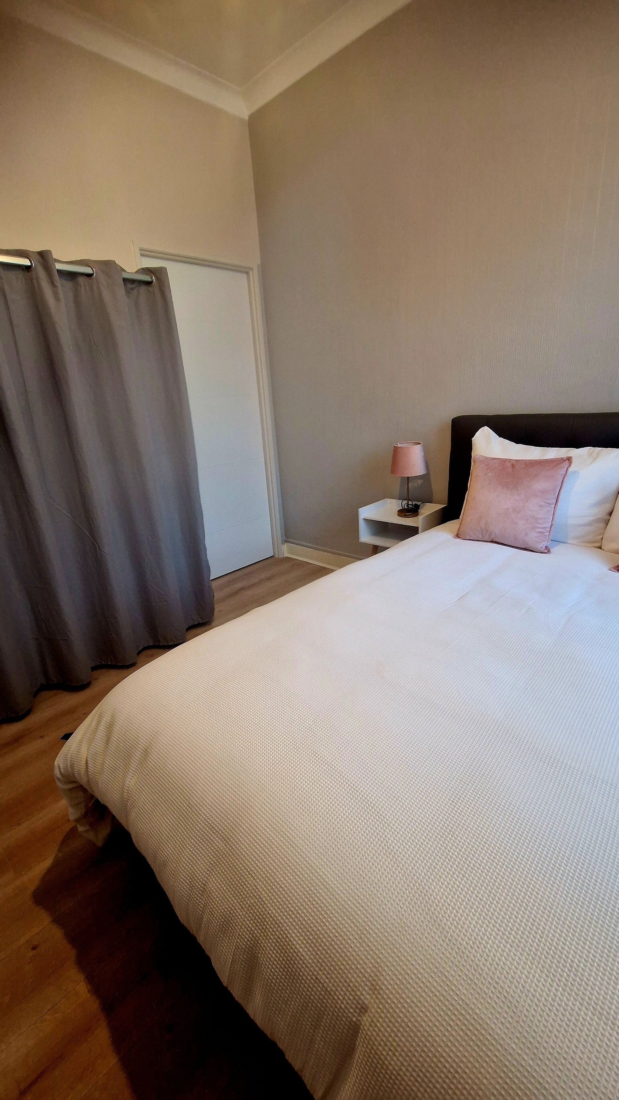 3 Schlafzimmer, Schreibtisch, Bügeleisen/Bügelbrett, WLAN