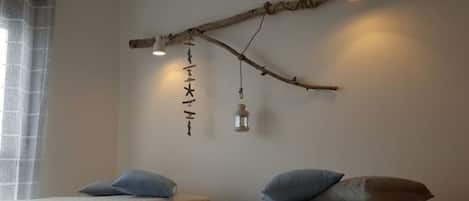 2 عدّة غرف نوم ومكواة/لوح كي وواي فاي وملاءات أسرّة