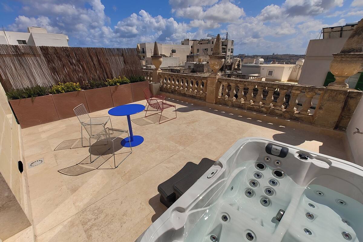 Honeymoon Suite, City View | Terrace/patio