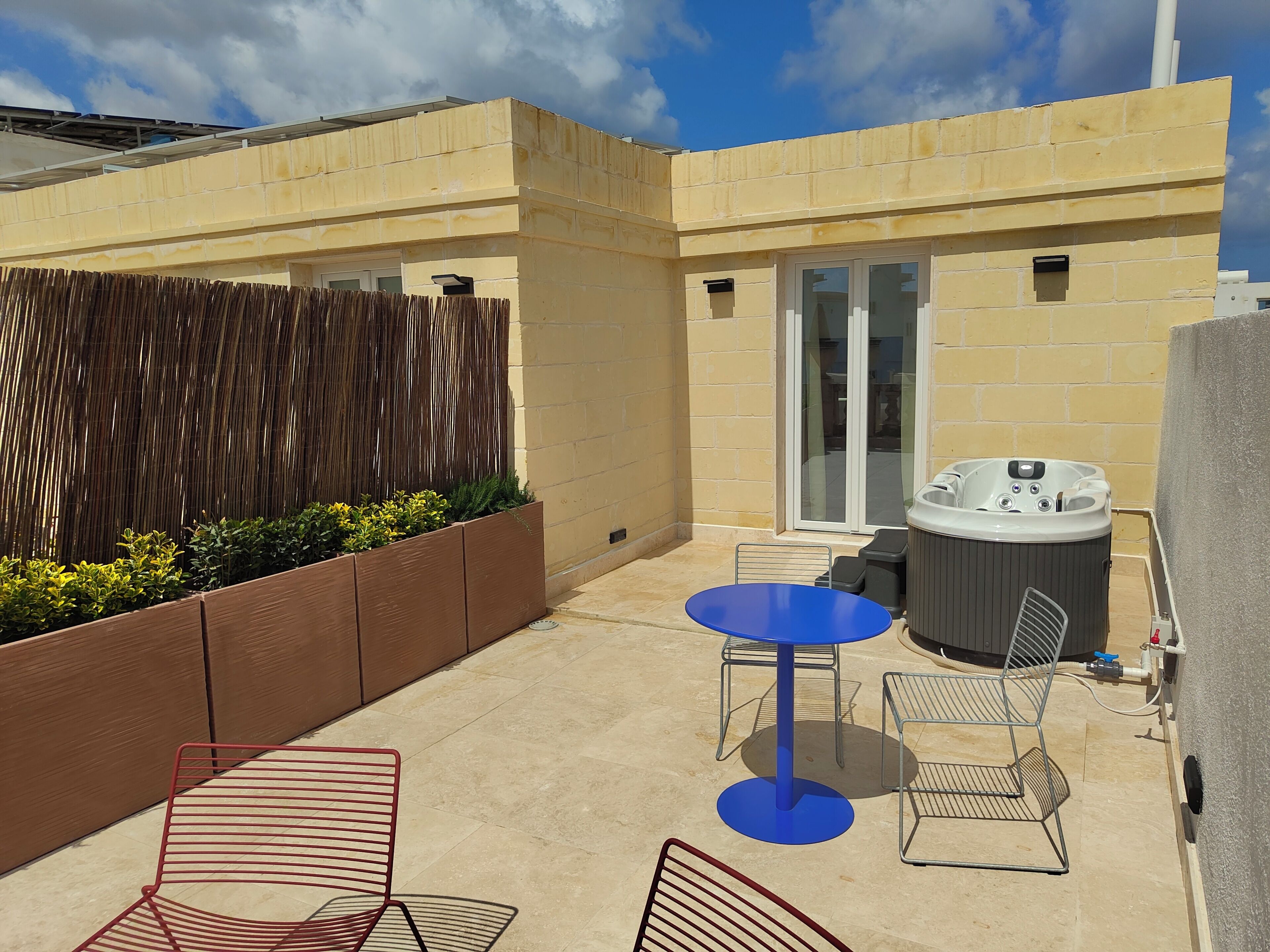 Deluxe Suite, City View | Terrace/patio