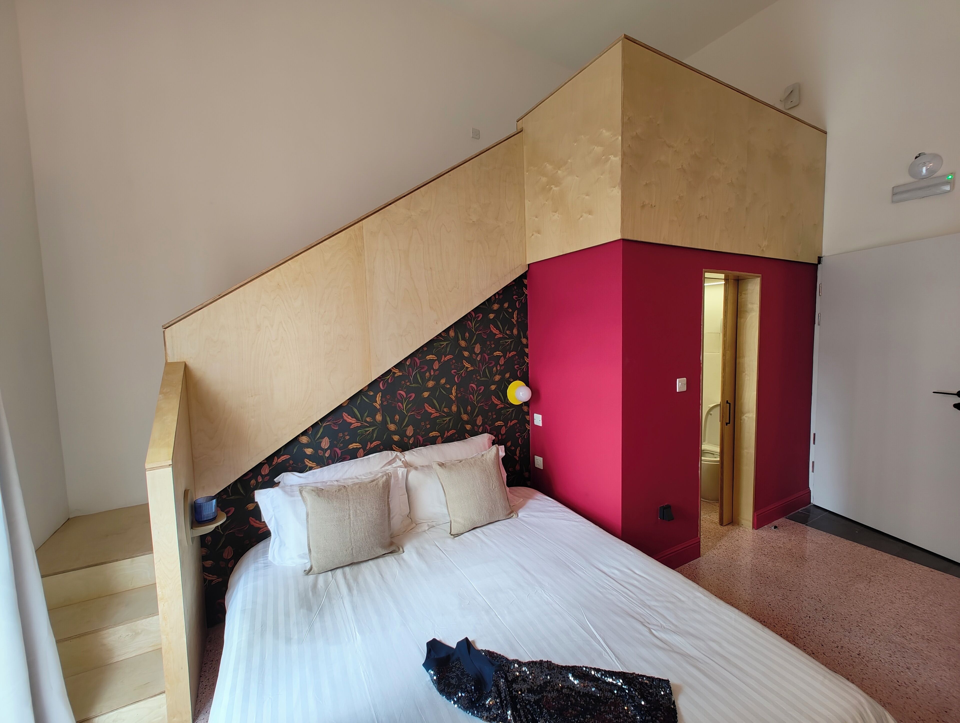 Family Room, Balcony, City View