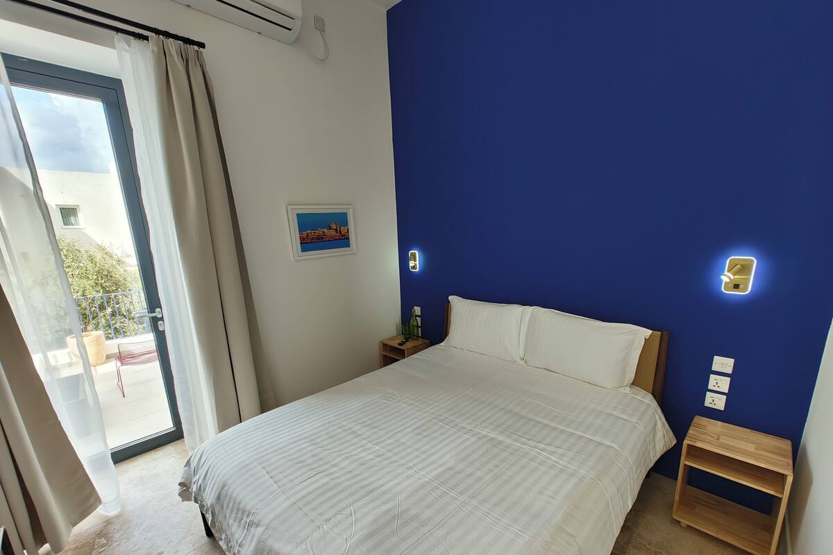 Deluxe Double Room, Terrace, Garden View | Soundproofing, iron/ironing board, free WiFi, bed sheets