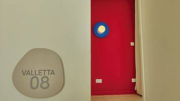 Honeymoon Suite, City View | Soundproofing, iron/ironing board, free WiFi, bed sheets