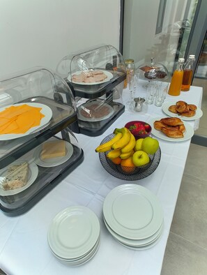 Daily continental breakfast for a fee - Alba (Sliema)