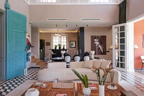 Televisión, chimenea