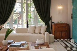 Televisión, chimenea